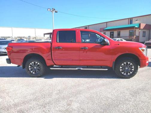 2020 Nissan Titan SV