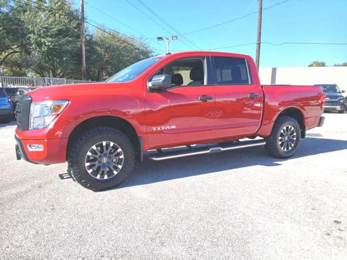 2020 Nissan Titan SV