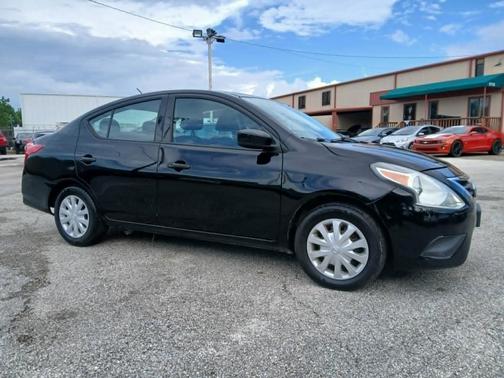 Super Black 2019 Nissan Versa 1.6 S+