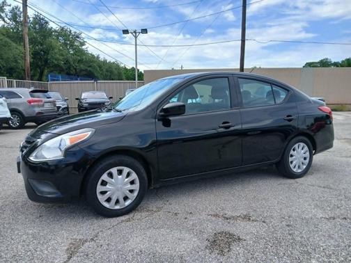 Super Black 2019 Nissan Versa 1.6 S+