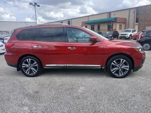 RED 2017 Nissan Pathfinder Platinum