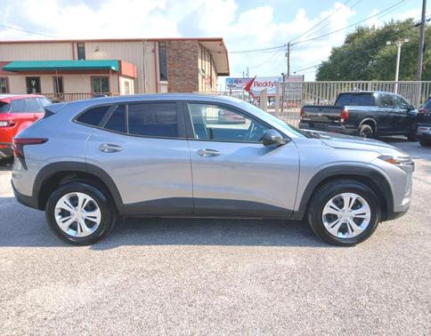 2025 Chevrolet Trax LS