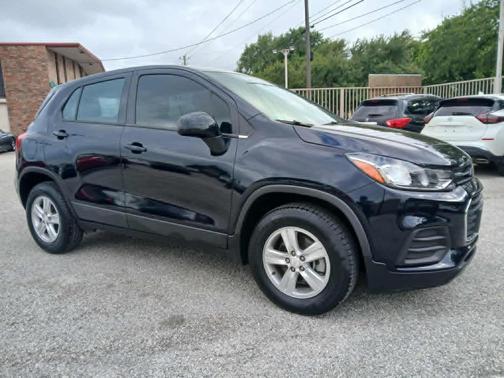 Mosaic Black Metallic 2022 Chevrolet Trax LS