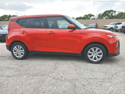 RED 2021 Kia Soul LX