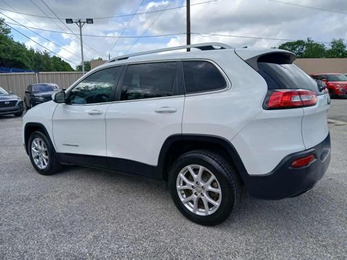 Bright White Clearcoat 2017 Jeep Cherokee Latitude