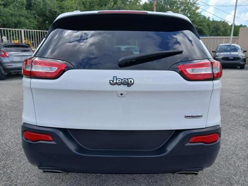 Bright White Clearcoat 2017 Jeep Cherokee Latitude