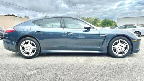 2011 Porsche Panamera 4