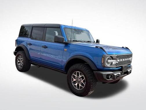 VELOCITY BLUE METALLIC 2025 Ford Bronco BADLANDS