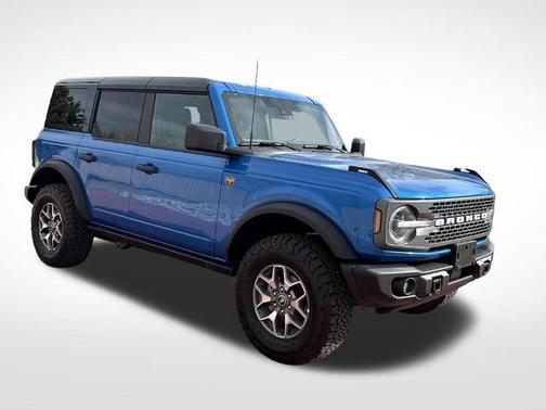 VELOCITY BLUE METALLIC 2025 Ford Bronco BADLANDS