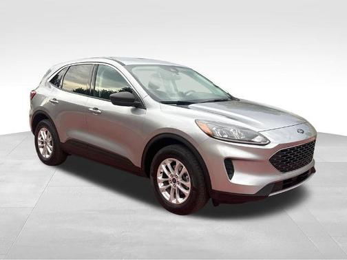ICONIC SILVER 2022 Ford Escape SE