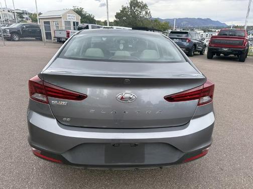 2019 Hyundai ELANTRA SE