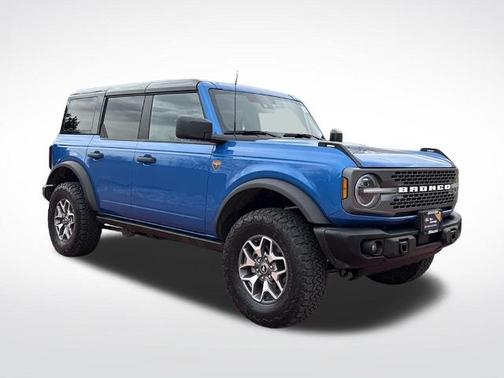 VELOCITY BLUE METALLIC 2025 Ford Bronco BADLANDS