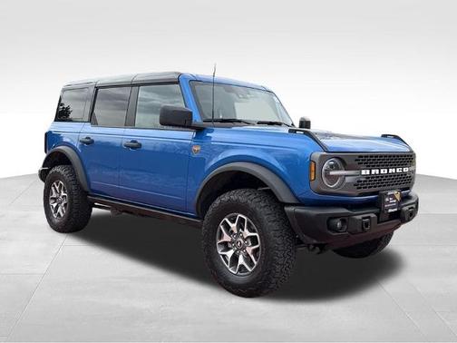 VELOCITY BLUE METALLIC 2025 Ford Bronco BADLANDS