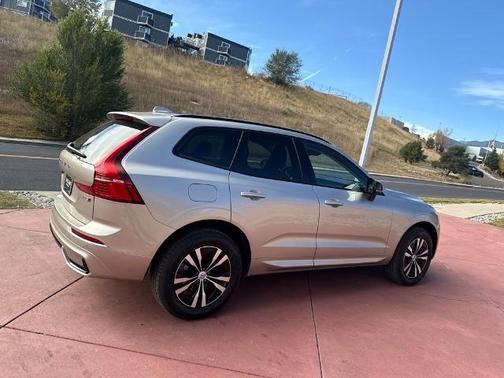 2025 Volvo XC60 B5 CORE