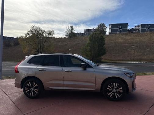 2025 Volvo XC60 B5 CORE