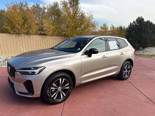 2025 Volvo XC60 B5 CORE