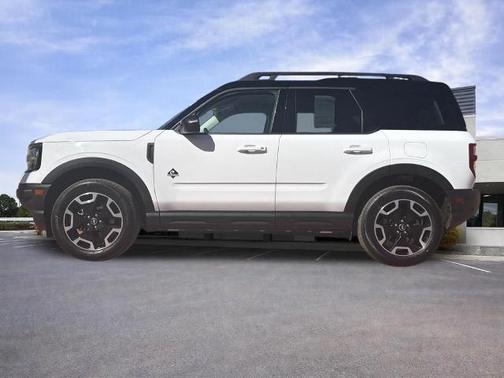 OXFORD WHITE 2024 Ford Bronco Sport OUTER BANKS