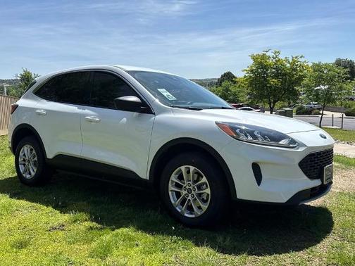 OXFORD WHITE 2022 Ford Escape SE