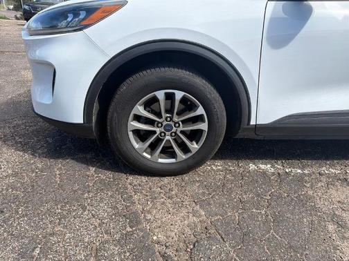 OXFORD WHITE 2022 Ford Escape SE