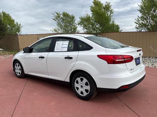 OXFORD WHITE 2018 Ford Focus S