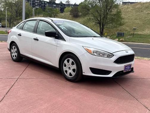 OXFORD WHITE 2018 Ford Focus S