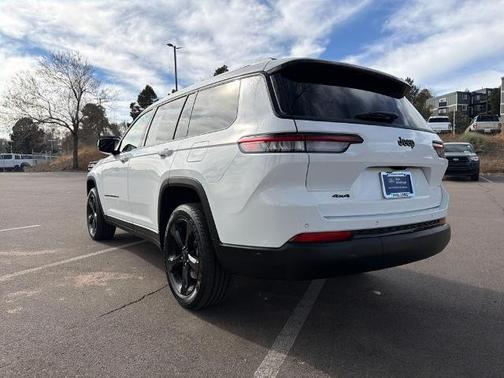 2023 Jeep Grand Cherokee LAREDO