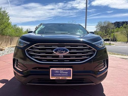 AGATE BLACK METALLIC 2022 Ford Edge TITANIUM