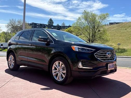 AGATE BLACK METALLIC 2022 Ford Edge TITANIUM