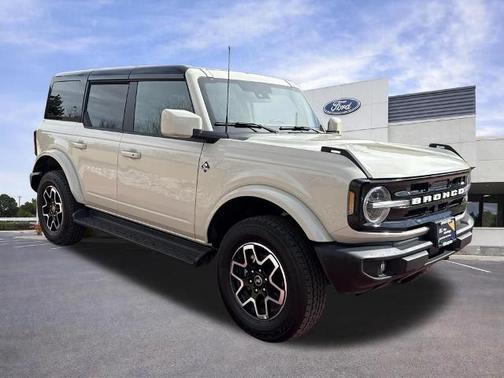 DESERT SAND 2025 Ford Bronco OUTER BANKS