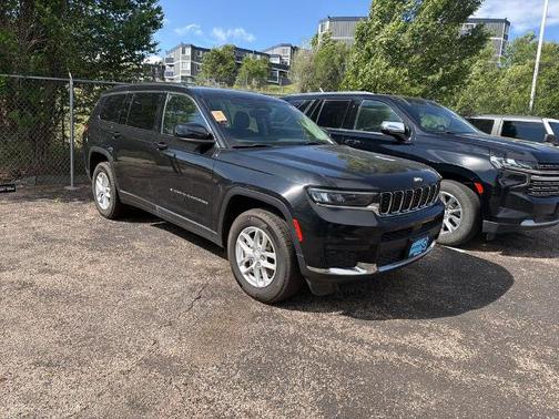 Diamond Black 2023 Jeep Grand Cherokee LAREDO
