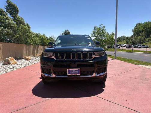 Diamond Black 2023 Jeep Grand Cherokee LAREDO