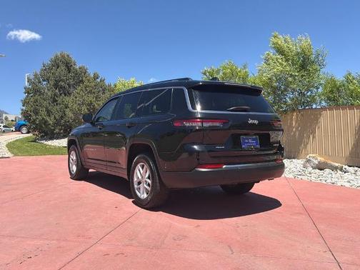 Diamond Black 2023 Jeep Grand Cherokee LAREDO