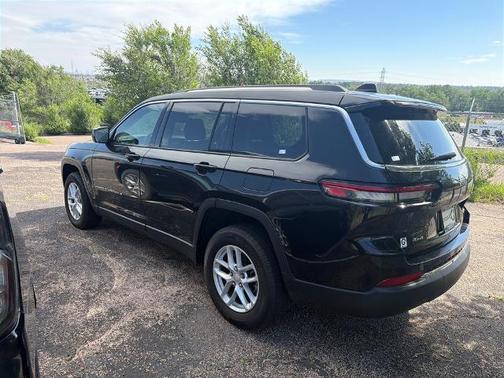 Diamond Black 2023 Jeep Grand Cherokee LAREDO