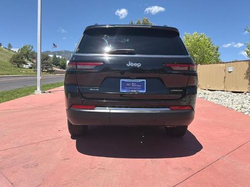 Diamond Black 2023 Jeep Grand Cherokee LAREDO