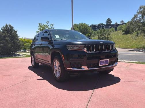 Diamond Black 2023 Jeep Grand Cherokee LAREDO