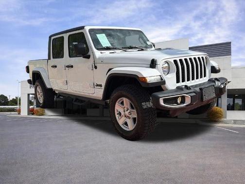 Bright White Clearcoat 2023 Jeep Gladiator SPORT