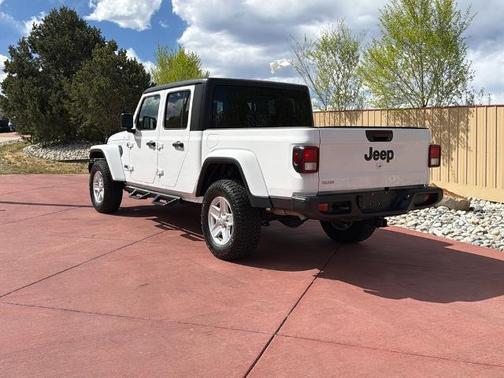 Bright White Clearcoat 2023 Jeep Gladiator SPORT