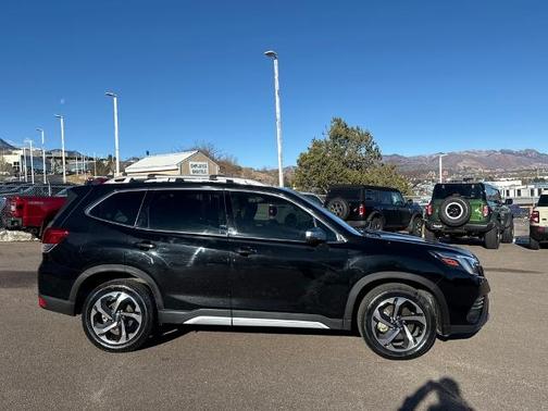 2023 Subaru Forester TOURING