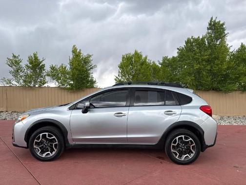 Ice Silver Metallic 2017 Subaru Crosstrek 2.0I PREMIUM