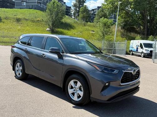 2024 Toyota Highlander LE