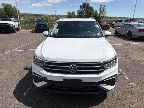 Pure White 2022 Volkswagen Tiguan 2.0T SE