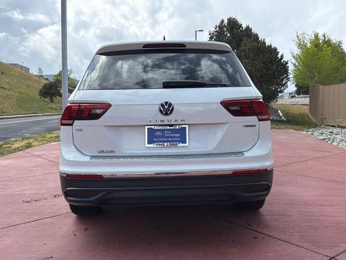 Pure White 2022 Volkswagen Tiguan 2.0T SE