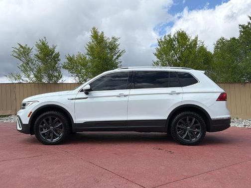 Pure White 2022 Volkswagen Tiguan 2.0T SE