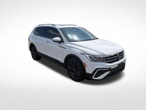 Pure White 2022 Volkswagen Tiguan 2.0T SE
