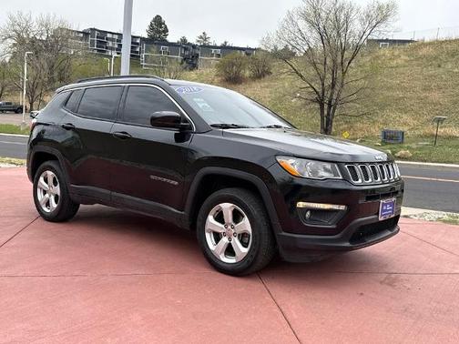 Diamond Black Crystal Pearlcoat 2018 Jeep Compass LATITUDE