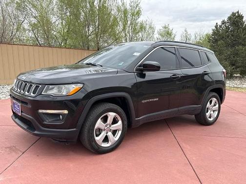 Diamond Black Crystal Pearlcoat 2018 Jeep Compass LATITUDE