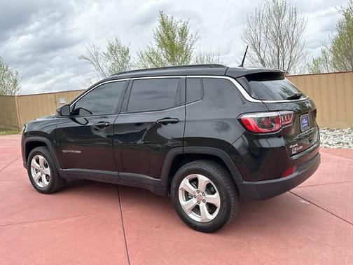 Diamond Black Crystal Pearlcoat 2018 Jeep Compass LATITUDE