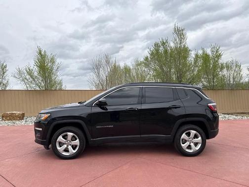 Diamond Black Crystal Pearlcoat 2018 Jeep Compass LATITUDE