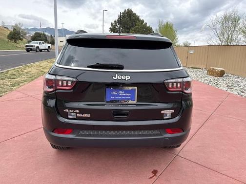 Diamond Black Crystal Pearlcoat 2018 Jeep Compass LATITUDE