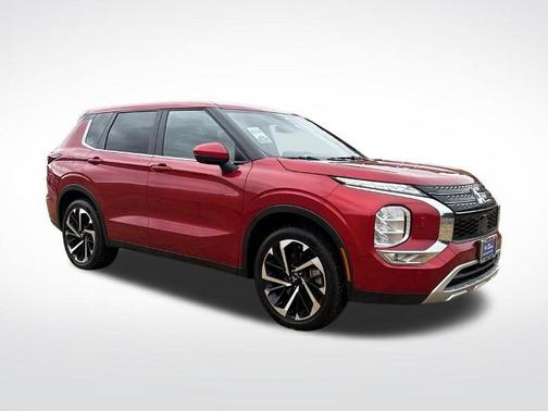 Red 2024 Mitsubishi Outlander SE